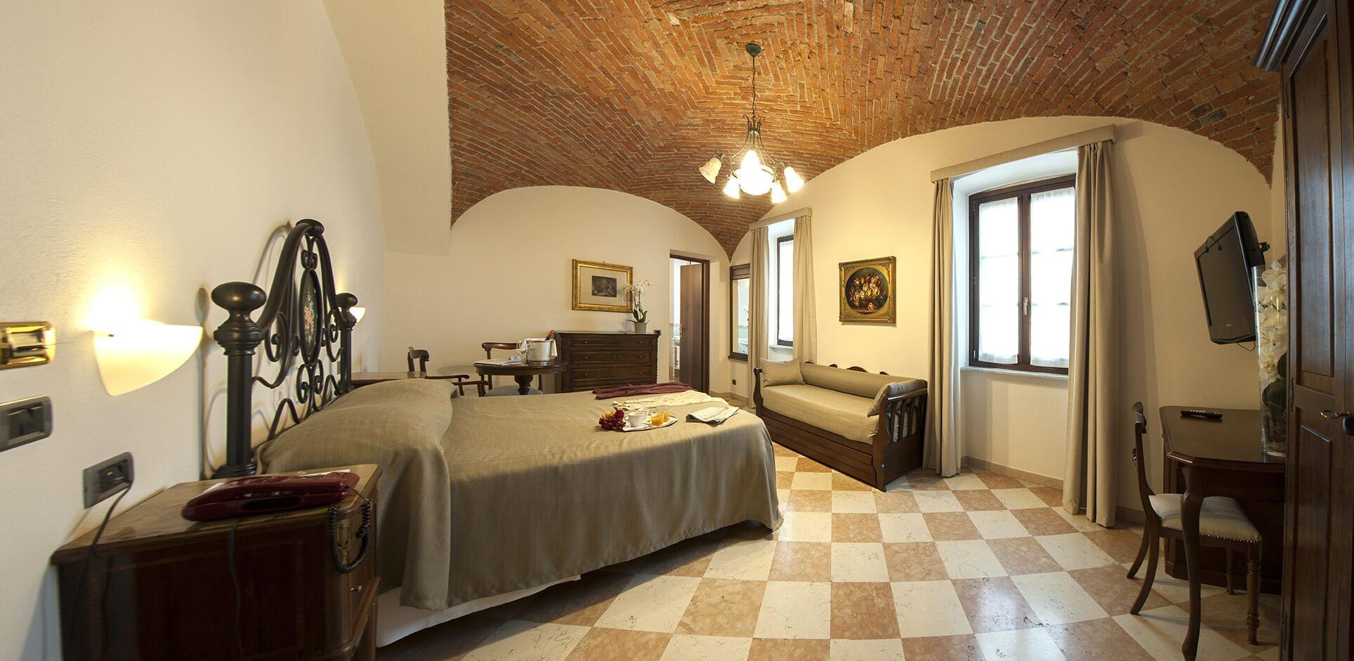 Albergo La Corte Albertina Bra Exterior photo