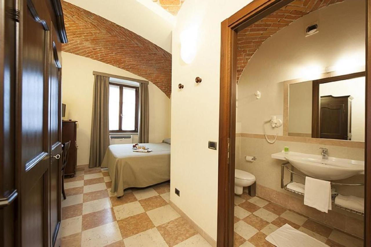 Albergo La Corte Albertina Bra Exterior photo