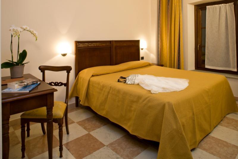 Albergo La Corte Albertina Bra Exterior photo